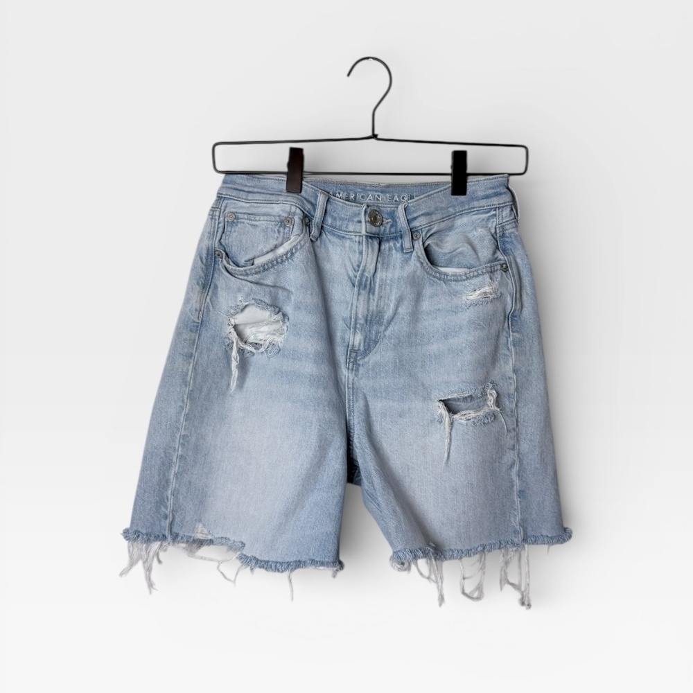 American Eagle Size 8 Distressed Mom Short‎ (D)